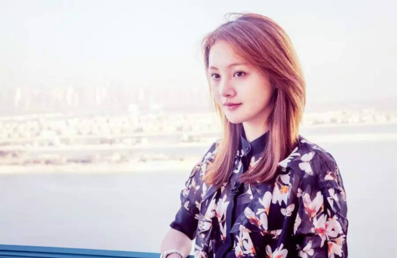 郑爽自曝在美近况发多条社交动态网友们却表示不领情