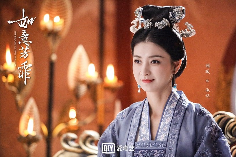 其实斓曦近期还出现在另一部古装剧《浮世双娇传》,饰演心狠手辣,沉府