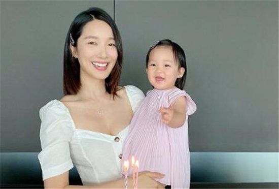 李亚男有多少粉丝 李亚男王祖蓝结婚 李亚男有多少粉丝 李亚男王祖蓝结婚