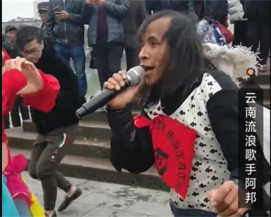 云南流浪歌手阿邦歌曲震惊全国 云南流浪歌手阿邦视频如何