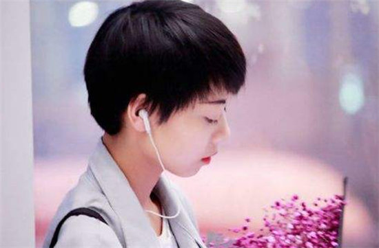 薛明媛养长发了 薛明媛非酋这首歌的含义