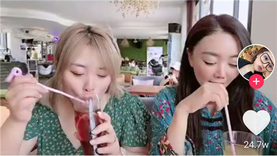 刘小啦多大年龄 抖音刘小啦走红毯视频