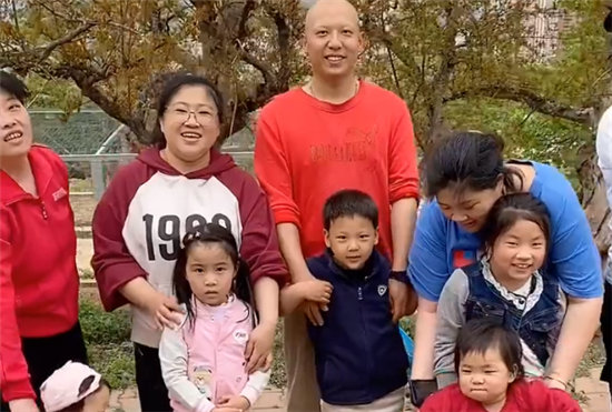 我是铁兜胡老师年轻照片 开门大吉铁兜隔辈亲是哪一期 我是铁兜胡老师年轻照片 开门大吉铁兜隔辈亲是哪一期