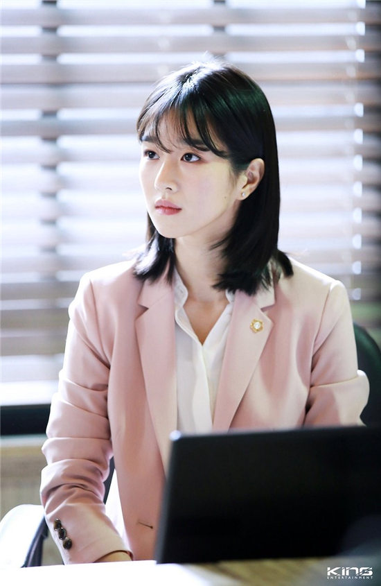 徐睿知髮型合集4：《武法律师》剪成及肩短髮，出演干练律师！