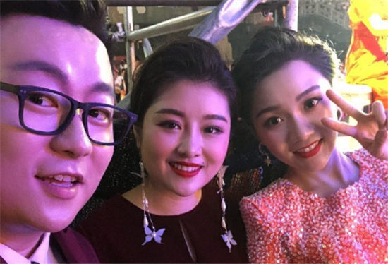 荧光小背心飞行员女朋友 荧光小背心新闻	