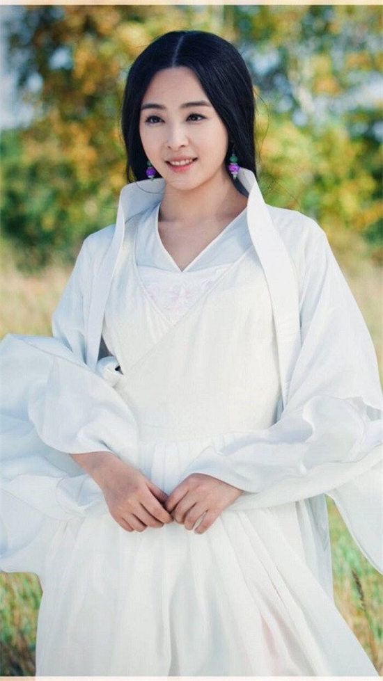 《乘风破浪的姐姐》后宫宠妃角色9：张含韵 饰演《兰陵王妃》元清锁