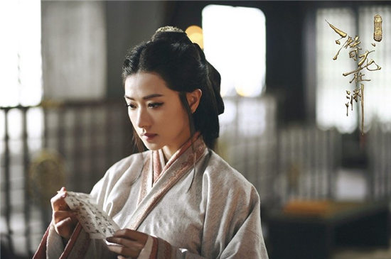 《乘风破浪的姐姐》后宫宠妃角色8：万茜 饰演《三国机密之潜龙在渊》伏寿