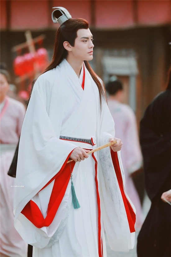 古装青春剧校园男神2：毕雯珺 饰演《漂亮书生》雨乐暄