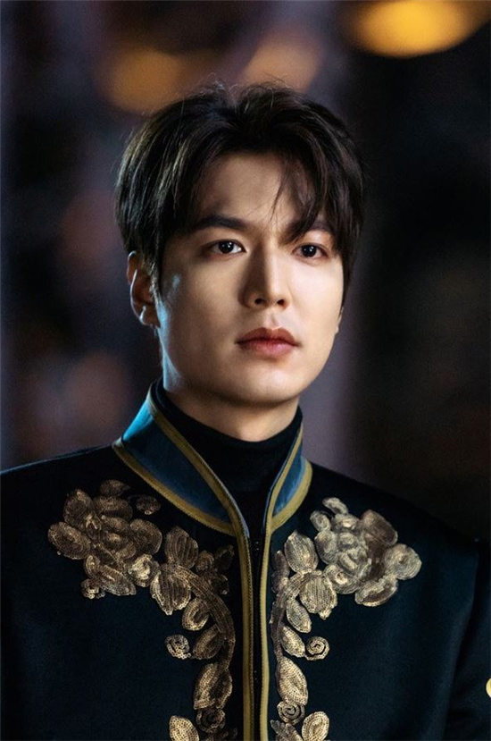 韩网票选2020海外知名度最高韩星第1名：李敏镐 代表作《The King：永远的君主》