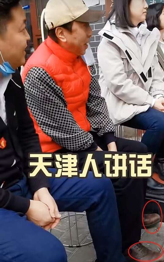 冯巩回老家与两个亲姐踏青，三人长相如出一辙，网友感叹基因强大