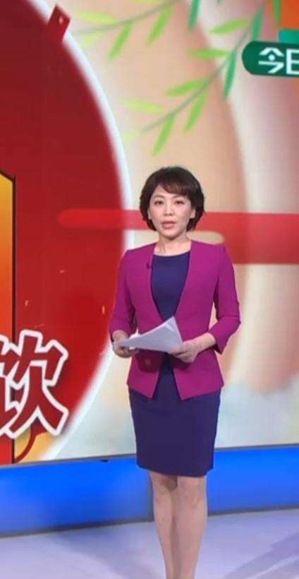 劳春燕近照，她是央视女神，丈夫是报刊总编，两人都是高考状元