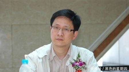 劳春燕近照，她是央视女神，丈夫是报刊总编，两人都是高考状元
