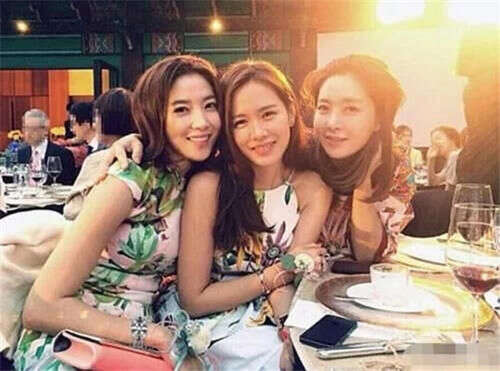 知名女星官宣离婚,和前任已分居两地,昔日豪华婚礼惹人羡