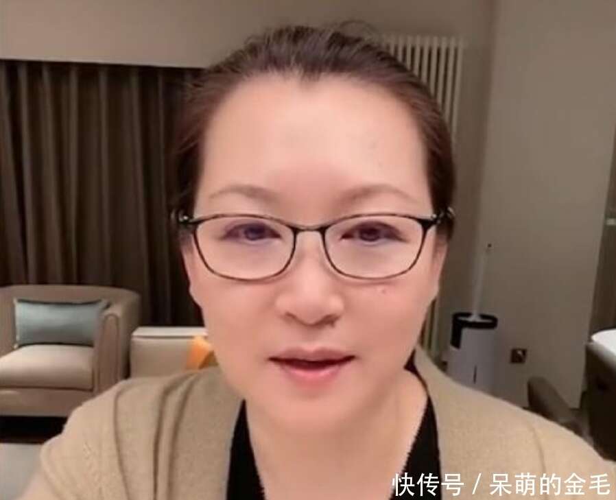 赵本山私人飞机五折出售，附送高颜值空姐，老婆自曝退休金4千2