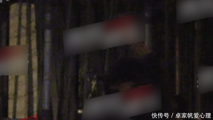 王菲谢霆锋与友人聚会，甜蜜牵手，甜蜜返爱巢力破分手传闻