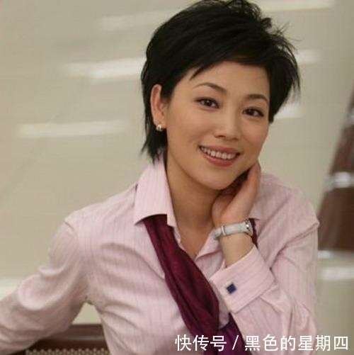 劳春燕近照，她是央视女神，丈夫是报刊总编，两人都是高考状元