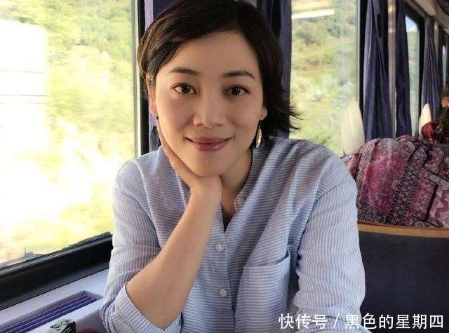 劳春燕近照，她是央视女神，丈夫是报刊总编，两人都是高考状元