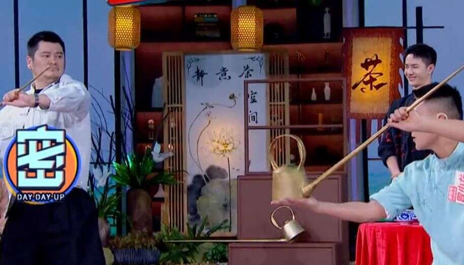 王一博猜中伪装者，开心的飞起，崽崽的愿望赚钱买枫哥，目的纯粹
