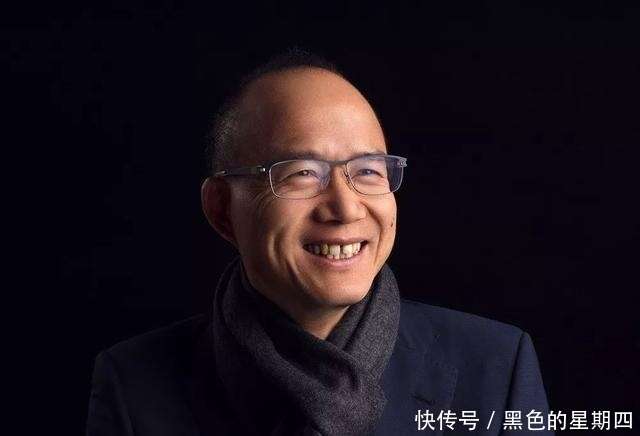 劳春燕近照，她是央视女神，丈夫是报刊总编，两人都是高考状元