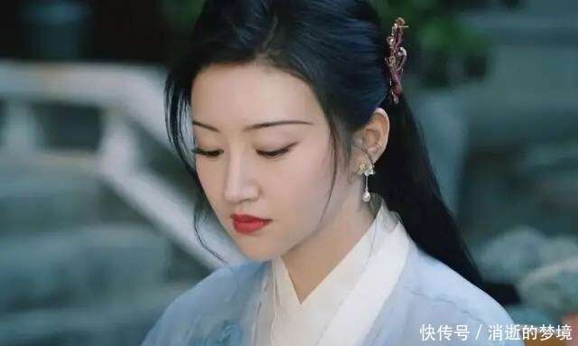 景甜在《司藤》中的细眉可谓是神来之笔，景甜的仪态也值得开班啊