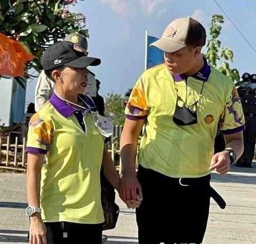 诗妮娜为泰王当司机,两人穿金色情侣装秀恩爱,苏提达又要伤心了
