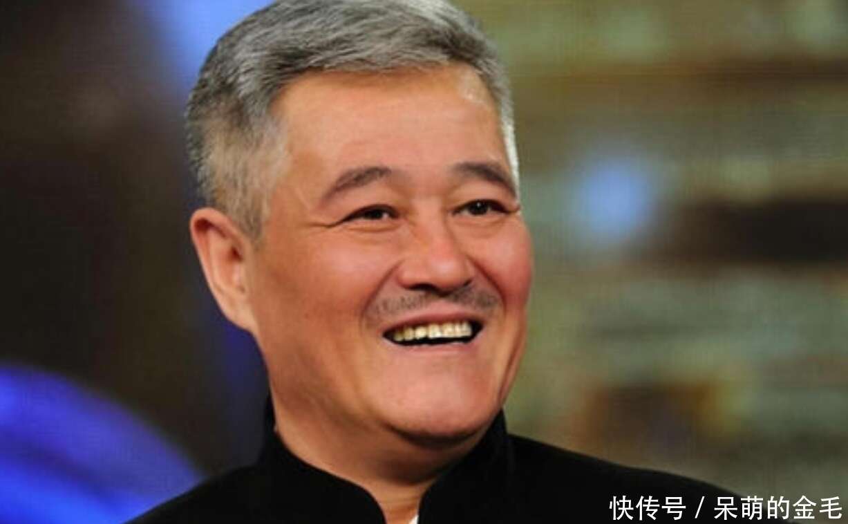 赵本山私人飞机五折出售，附送高颜值空姐，老婆自曝退休金4千2