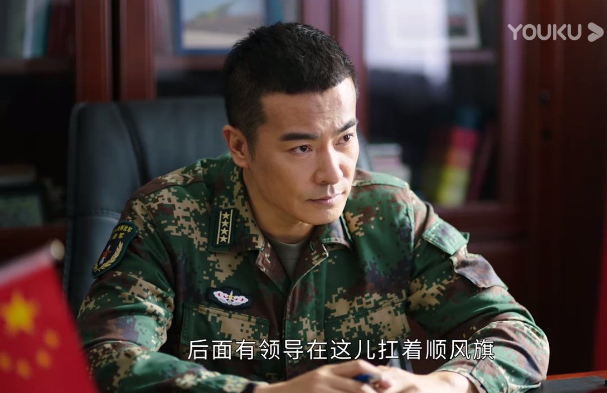《号手就位》首播!李易峰原声台词获赞,剧情节奏快配角也很抢镜