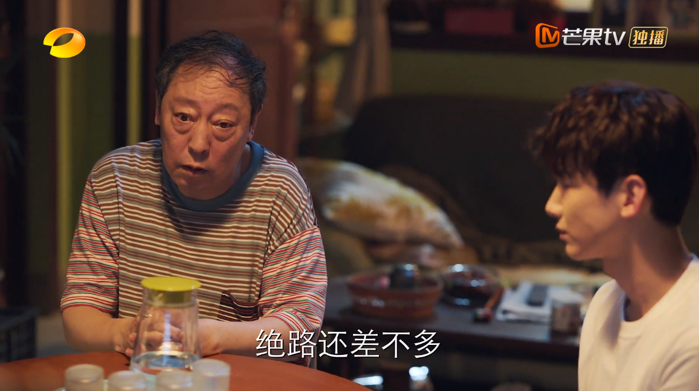 《八零九零》首播!吴倩状态疲惫造型显老,白敬亭被调侃本色出演
