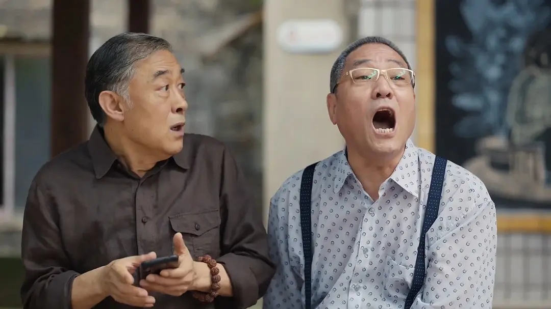 白敬亭、倪大红演祖孙？《八零九零》播出，这个养老院里有什么？